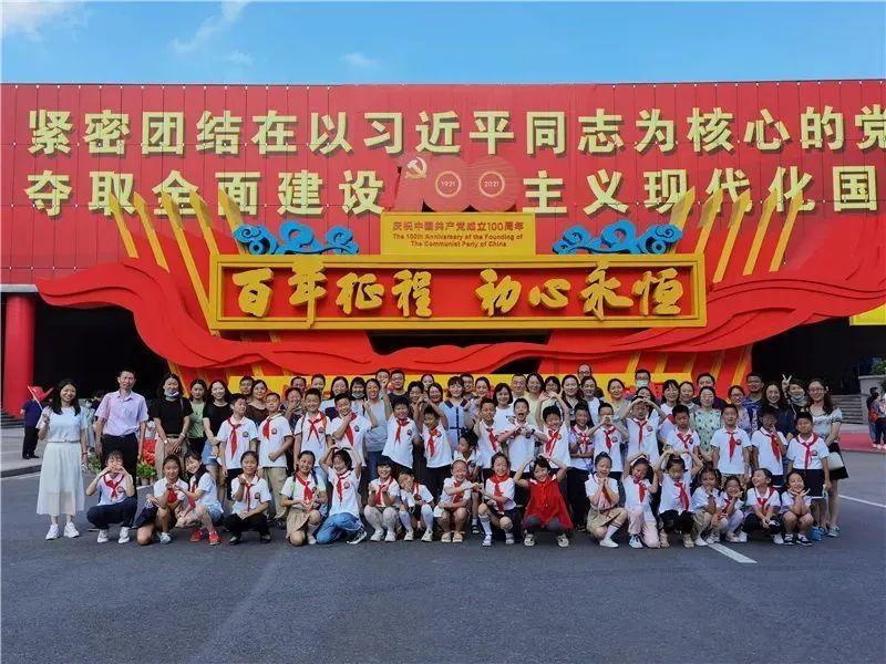 请问我用一个72V直流发电机和一个直流电机用人工启动为什么发动不起来呢？游戏画面